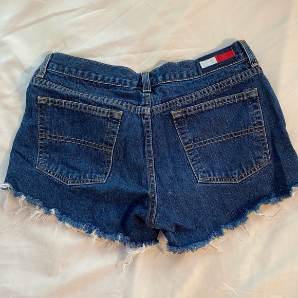 Tommy Hilfiger shorts - Picture 2 of 3